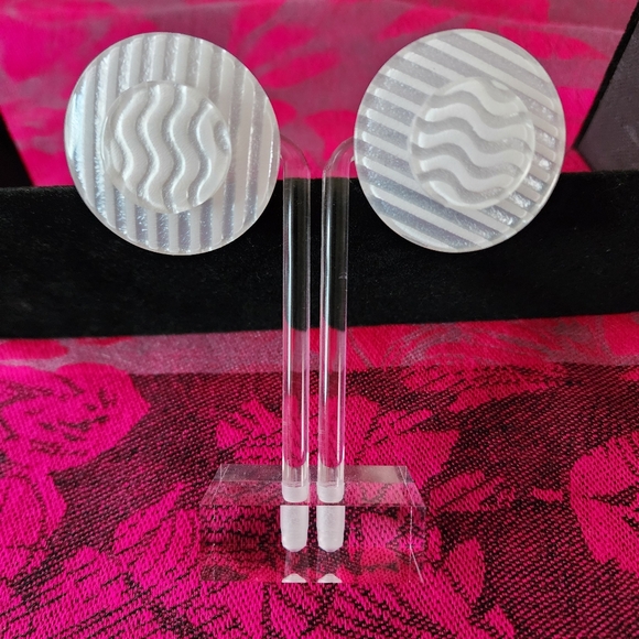 White Acrylic 70s Style Large Button Earrings. - Picture 4 of 7